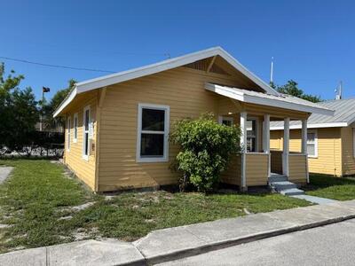 400 Metcalf Court, West Palm Beach, FL 33407