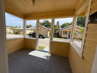 400 Metcalf Court, West Palm Beach, FL 33407