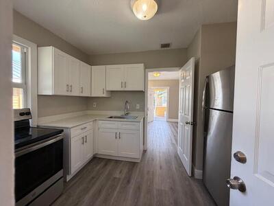 400 Metcalf Court, West Palm Beach, FL 33407