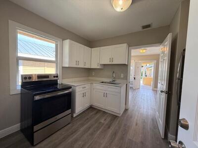 400 Metcalf Court, West Palm Beach, FL 33407