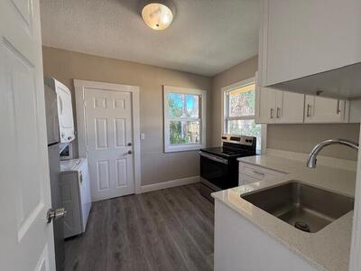 400 Metcalf Court, West Palm Beach, FL 33407