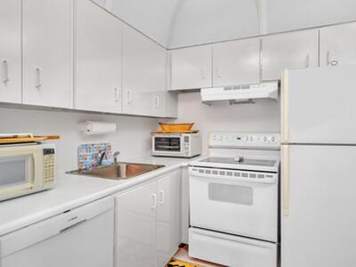 576 Fanshaw N, Boca Raton, FL 33434