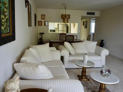 3154 Via Poinciana, Lake Worth, FL 33467