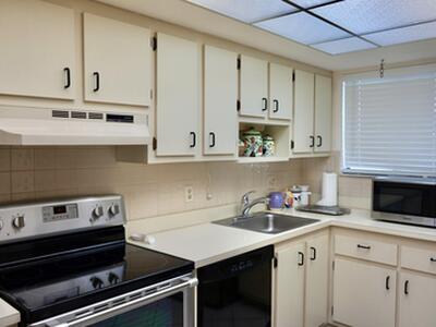 3154 Via Poinciana, Lake Worth, FL 33467