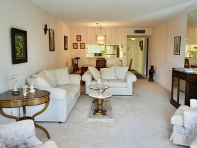 3154 Via Poinciana, Lake Worth, FL 33467