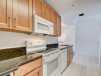 2020 Greenview Shores Boulevard, Wellington, FL 33414