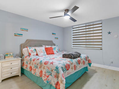 140 Yacht Club 107 Way, Hypoluxo, FL 33462