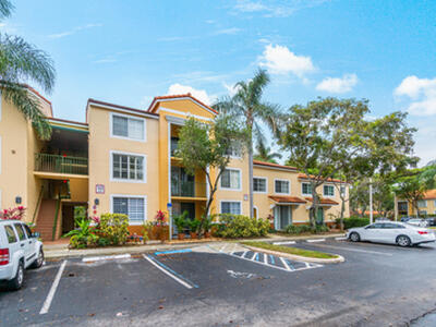 140 Yacht Club 107 Way, Hypoluxo, FL 33462