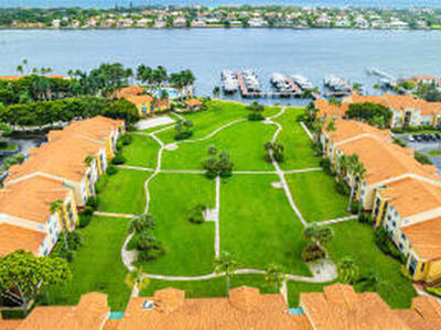 140 Yacht Club 107 Way, Hypoluxo, FL 33462