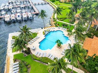 140 Yacht Club 107 Way, Hypoluxo, FL 33462