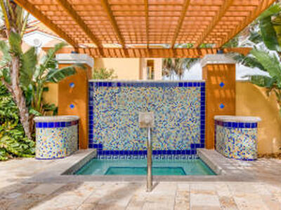 140 Yacht Club 107 Way, Hypoluxo, FL 33462