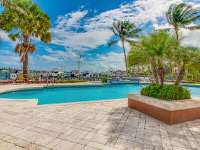 140 Yacht Club 107 Way, Hypoluxo, FL 33462