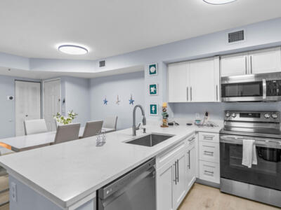 140 Yacht Club 107 Way, Hypoluxo, FL 33462