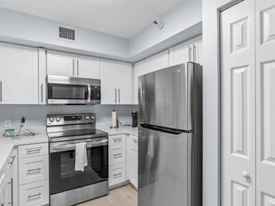 140 Yacht Club 107 Way, Hypoluxo, FL 33462