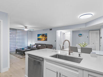 140 Yacht Club 107 Way, Hypoluxo, FL 33462