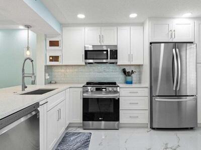 7076 Huntington Lane