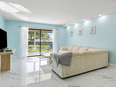 7076 Huntington Lane, Delray Beach, FL 33446