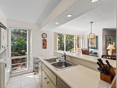 527 Brackenwood Place, Palm Beach Gardens, FL 33418