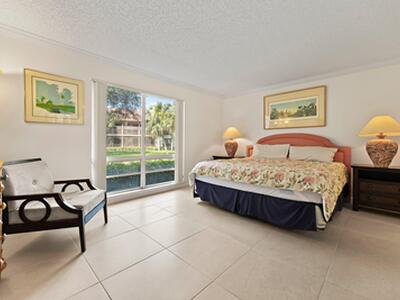 527 Brackenwood Place, Palm Beach Gardens, FL 33418