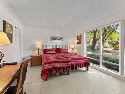 527 Brackenwood Place, Palm Beach Gardens, FL 33418