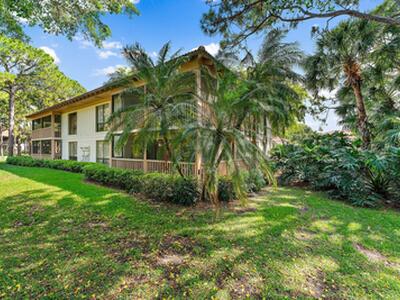 527 Brackenwood Place, Palm Beach Gardens, FL 33418