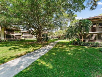 527 Brackenwood Place, Palm Beach Gardens, FL 33418