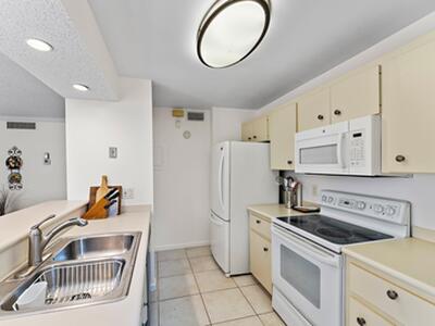 527 Brackenwood Place, Palm Beach Gardens, FL 33418