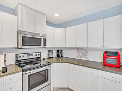 130 Cypress Club Drive, Pompano Beach, FL 33060