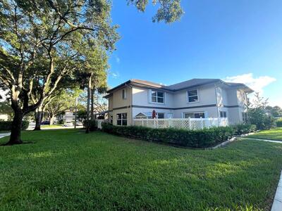 7 Amherst Court, Royal Palm Beach, FL 33411