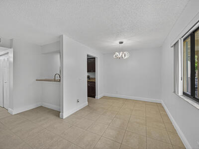 913 Meadows Circle, Boynton Beach, FL 33436