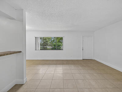 913 Meadows Circle, Boynton Beach, FL 33436