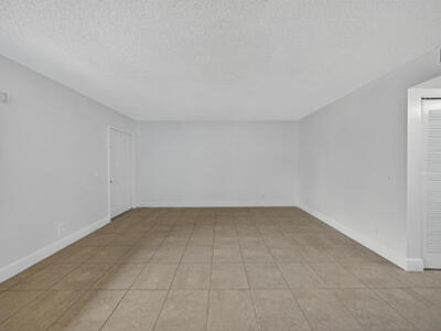 913 Meadows Circle, Boynton Beach, FL 33436