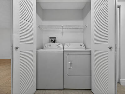 913 Meadows Circle, Boynton Beach, FL 33436