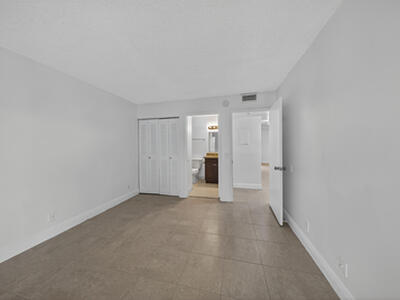 913 Meadows Circle, Boynton Beach, FL 33436