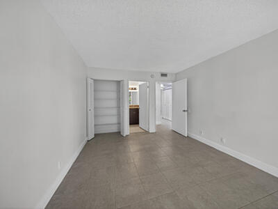 913 Meadows Circle, Boynton Beach, FL 33436