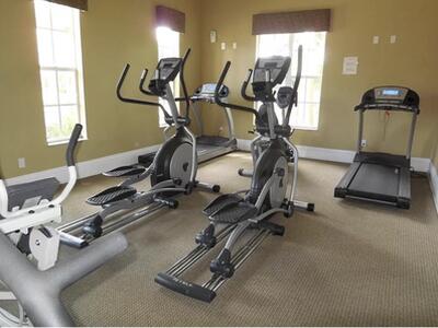 913 Meadows Circle, Boynton Beach, FL 33436