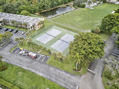 913 Meadows Circle, Boynton Beach, FL 33436