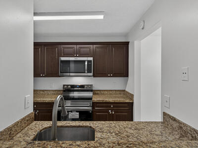 913 Meadows Circle, Boynton Beach, FL 33436