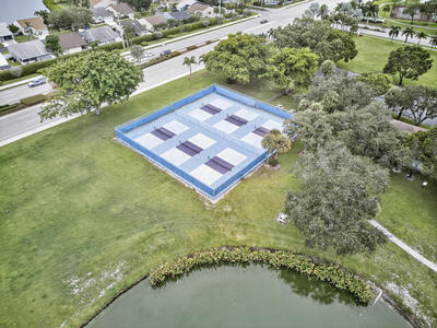 913 Meadows Circle, Boynton Beach, FL 33436