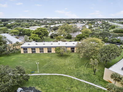 913 Meadows Circle, Boynton Beach, FL 33436