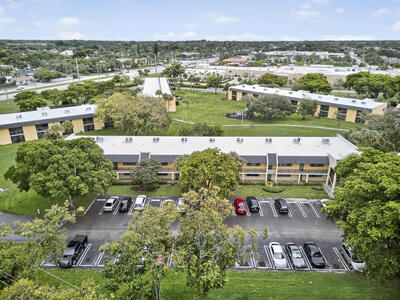 913 Meadows Circle, Boynton Beach, FL 33436