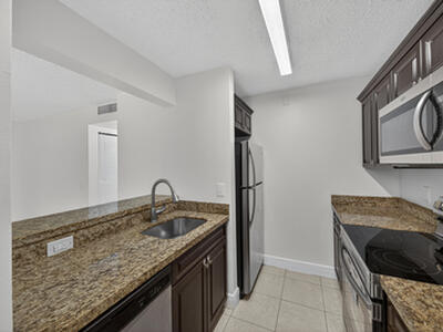 913 Meadows Circle, Boynton Beach, FL 33436