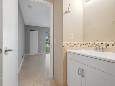 516 Meadows Circle, Boynton Beach, FL 33436