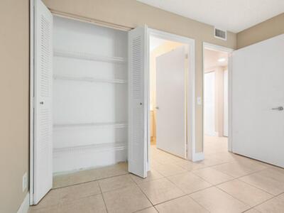 516 Meadows Circle, Boynton Beach, FL 33436