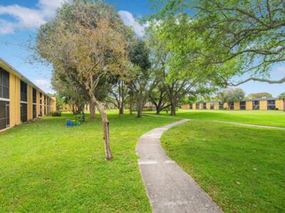 516 Meadows Circle, Boynton Beach, FL 33436