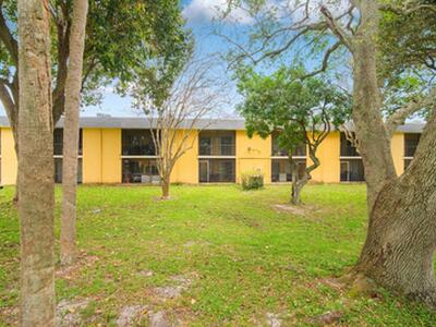 516 Meadows Circle, Boynton Beach, FL 33436