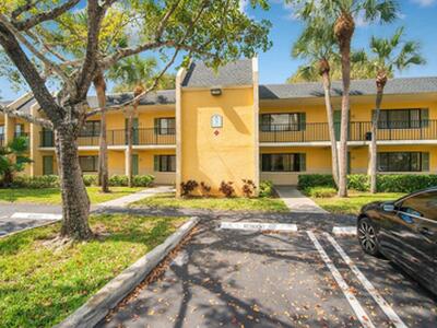 516 Meadows Circle, Boynton Beach, FL 33436