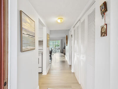 20 Abbey Lane, Delray Beach, FL 33446