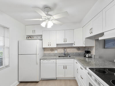 20 Abbey Lane, Delray Beach, FL 33446