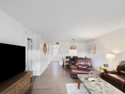 20 Abbey Lane, Delray Beach, FL 33446